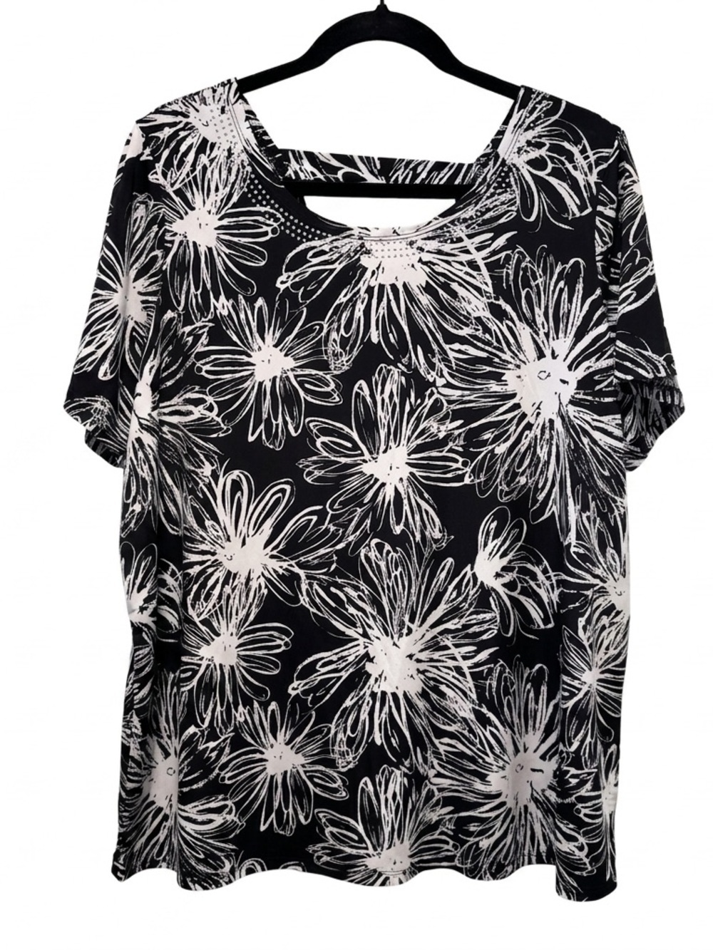 Women's Black Floral Short Sleeve Tee with White Daisy Print